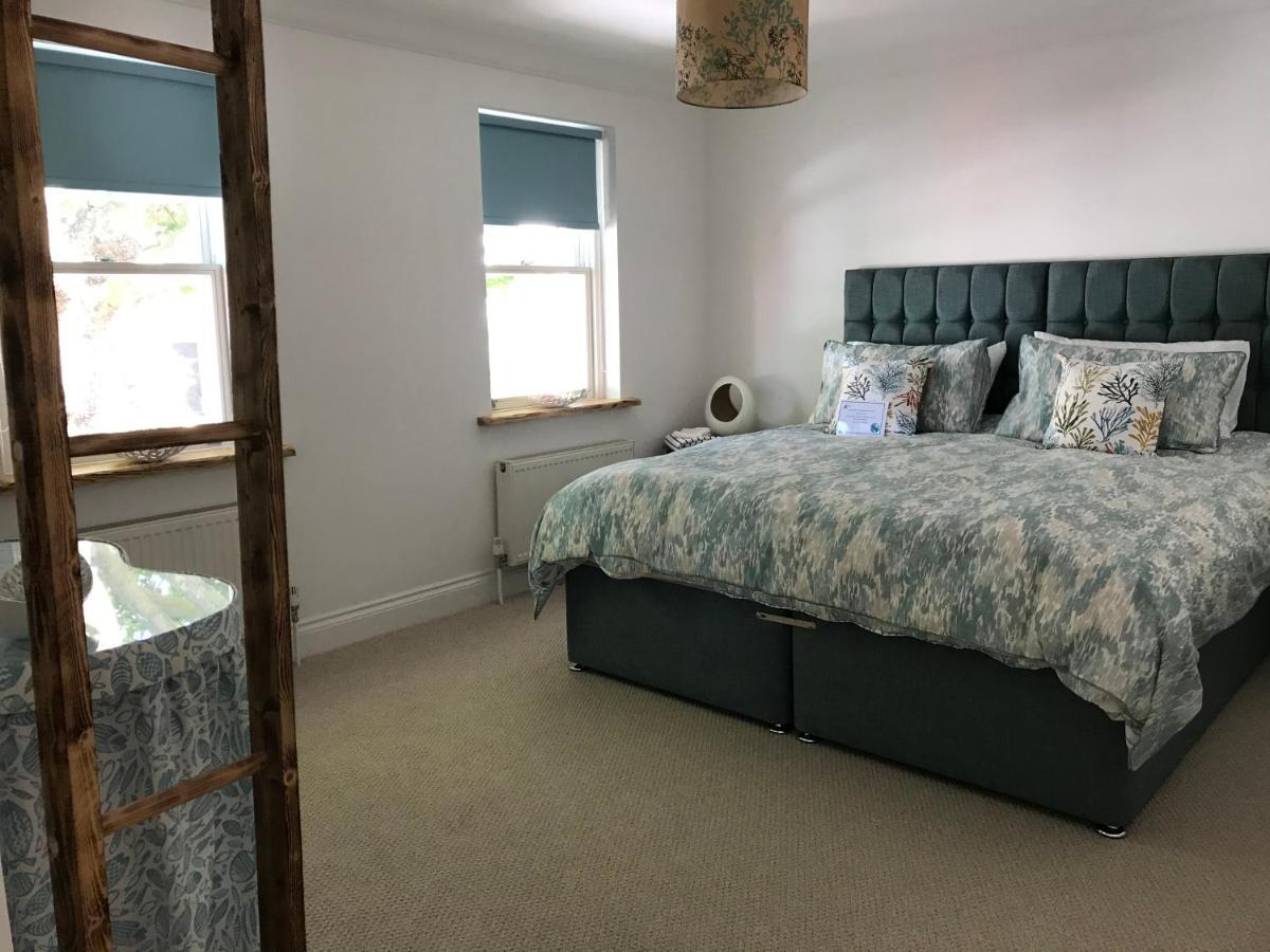 The Beach House Holiday Apartments Eastbourne Exteriör bild