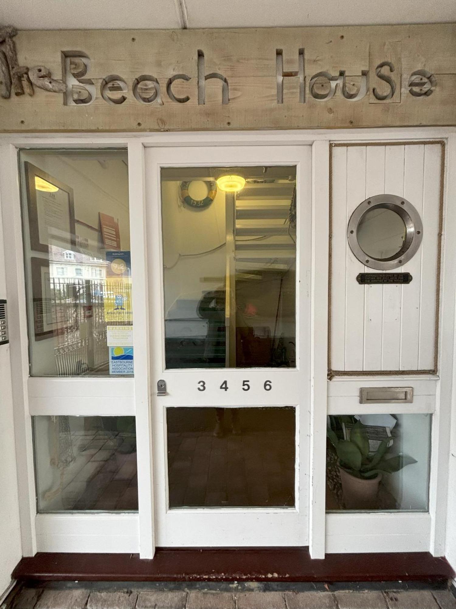 The Beach House Holiday Apartments Eastbourne Exteriör bild