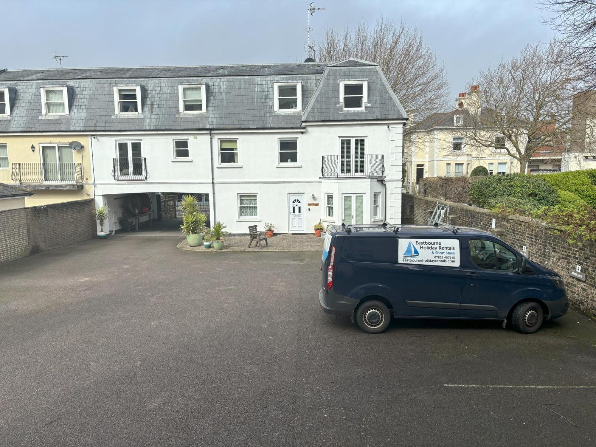 The Beach House Holiday Apartments Eastbourne Exteriör bild