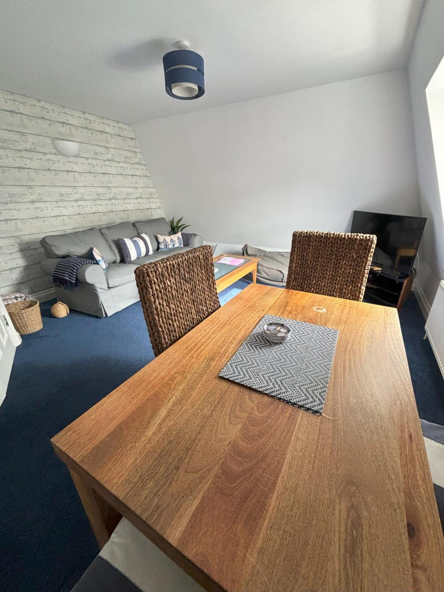 The Beach House Holiday Apartments Eastbourne Exteriör bild