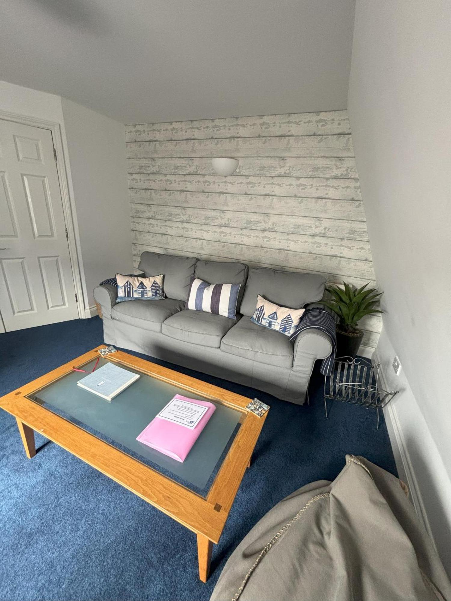The Beach House Holiday Apartments Eastbourne Exteriör bild