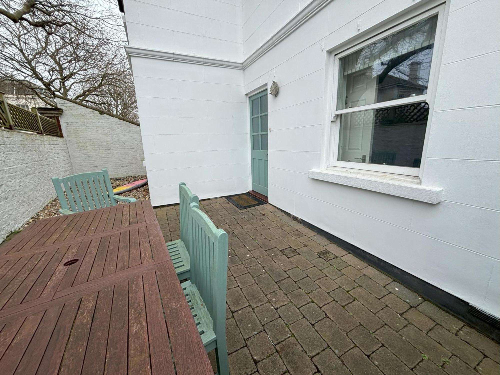The Beach House Holiday Apartments Eastbourne Exteriör bild