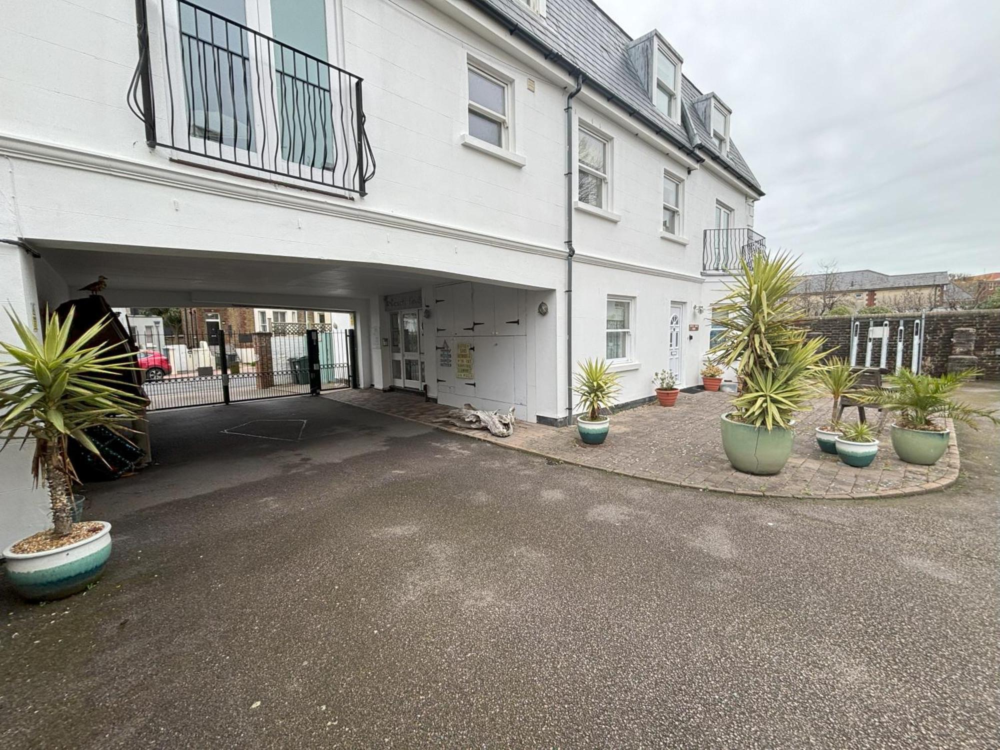 The Beach House Holiday Apartments Eastbourne Exteriör bild