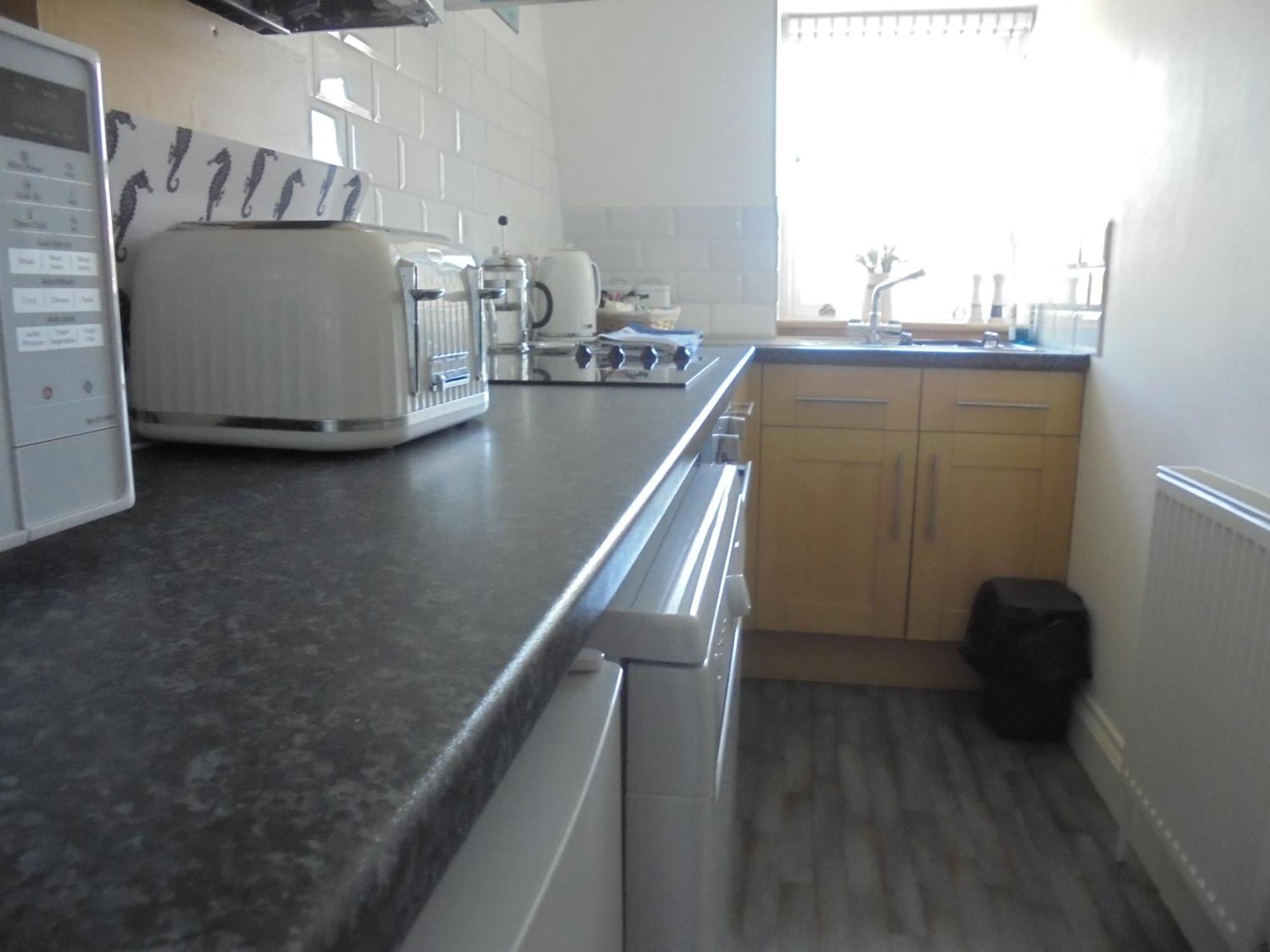 The Beach House Holiday Apartments Eastbourne Exteriör bild