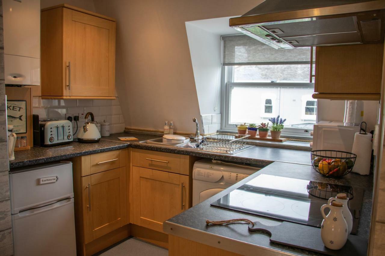 The Beach House Holiday Apartments Eastbourne Exteriör bild